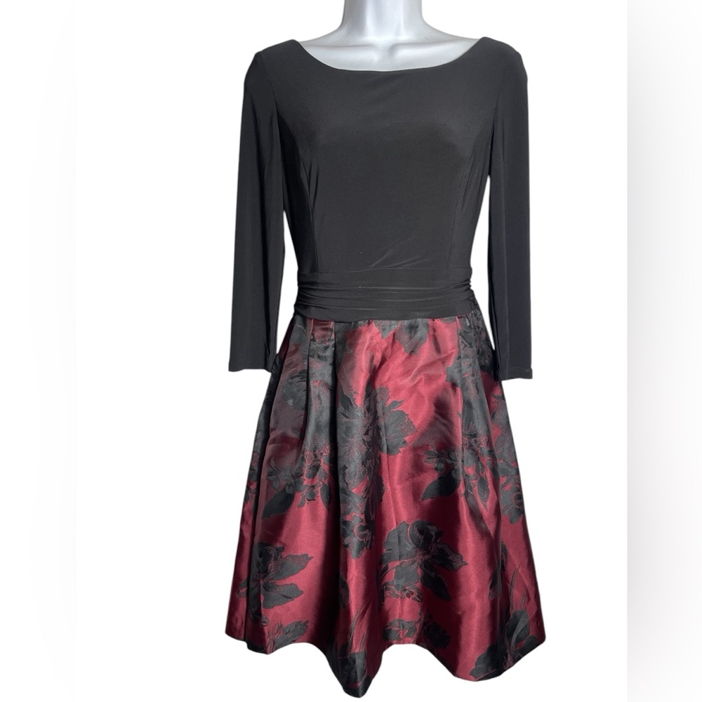 American Living dress size 2 Red & Black Jacquard Floral Fit & Flare Dress 🖤❤️